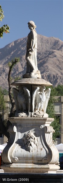 Der Hauptplatz von Copiapo - die Marmor Statur