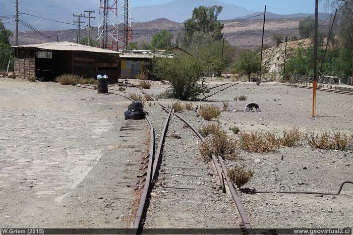 Patio y galpones en la estación de ferrocarriles de Combarbalá, Chile