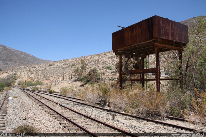 Estanque de agua en la estación ferrocarril Lagarrigue, Chile