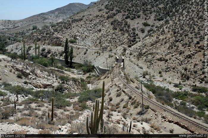 Linea ferrea cerca de Llahuin, ferrocarril longitudinal del Norte de Chile