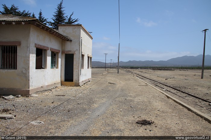 Anden de la estación Los Molles en el Norte de Chile
