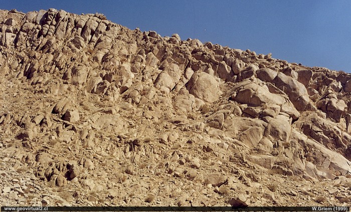 Meteorización esferoidal en el desierto de Atacama