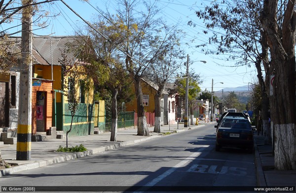 Typische Strasse in Vallenar in der Atacama Wüste in Chile