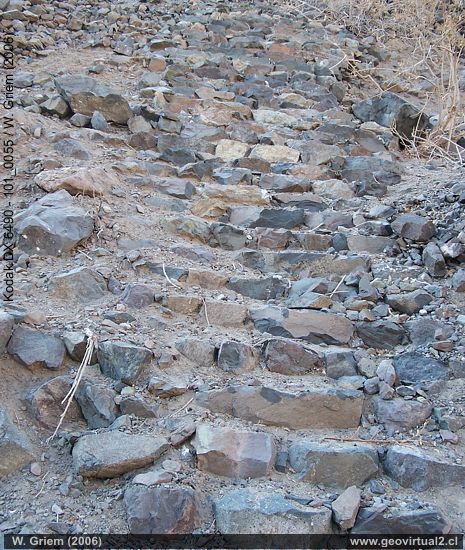 escalera en la estación base del andarivel de Jarilla - Bronce