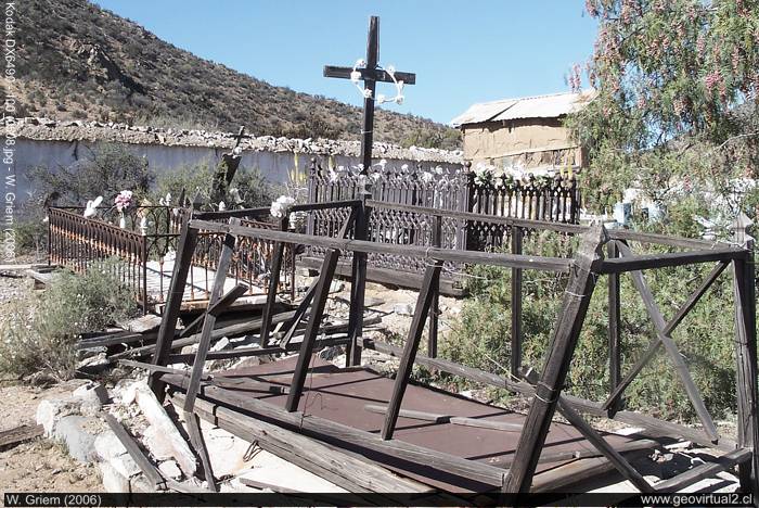 Cementerio del pueblo abandonado Quebradita en Atacama, Chile