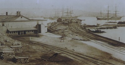 Vista a la estación de Caldera y el puerto