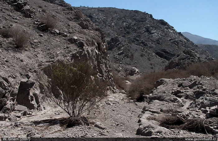 Corte de la linea ferrea histórica a Chañarcillo (Atacama, Chile)