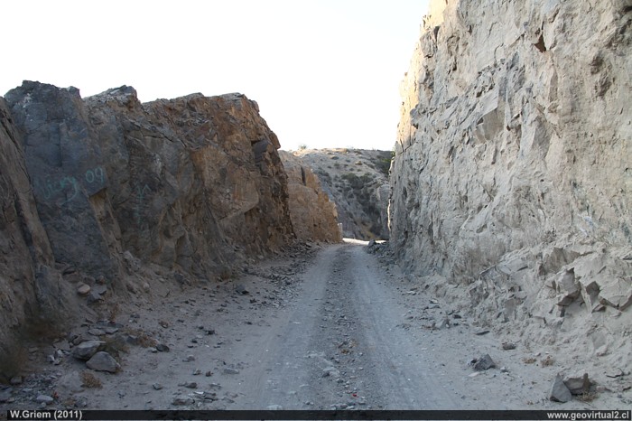 Corte de la linea ferrea entre Vallenar y del pueblo Pedro Leon Gallo (Atacama, Chile)