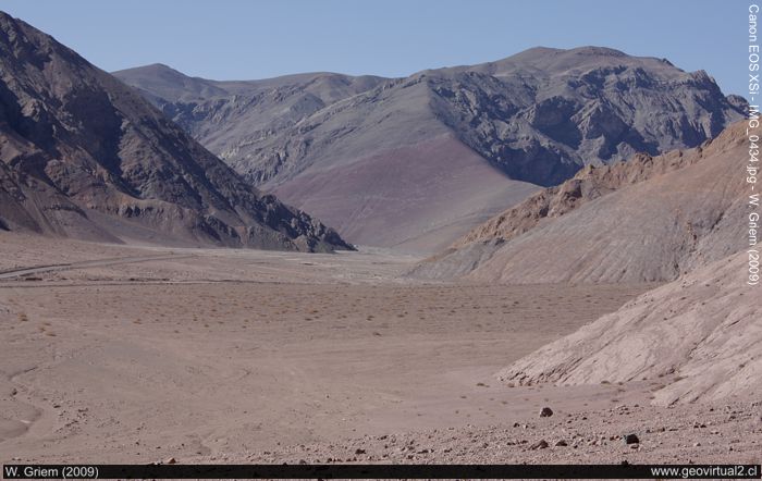 Der "Camino Internacional" in der Atacama-Wüste zwischen Copiapo und Maricunga Salzsee, Chile