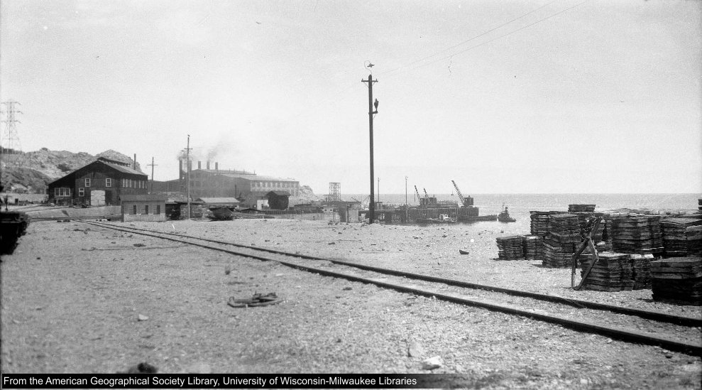 Puerto y planta eléctrica de Barquito en Atacama, Chile