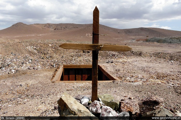 Cruz en el desierto - mina La Isla