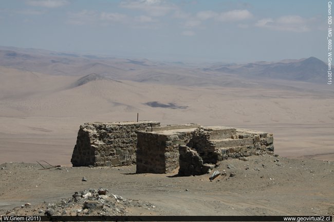 Ruinas del andarivel de las minas de Algarrobo en Atacama, Chile