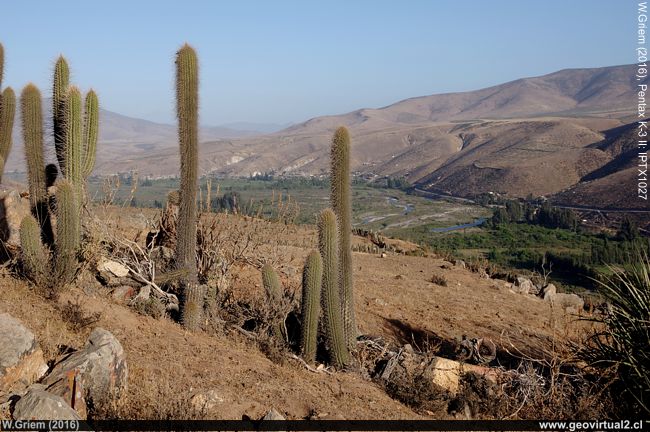 Río Choapa y valle del Choapa cerca de Mincha, Chile