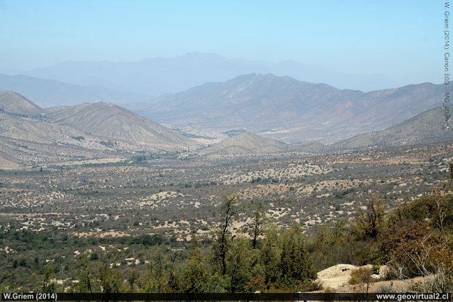 Paisaje a la salida sur del túnel Las Palmas, Chile