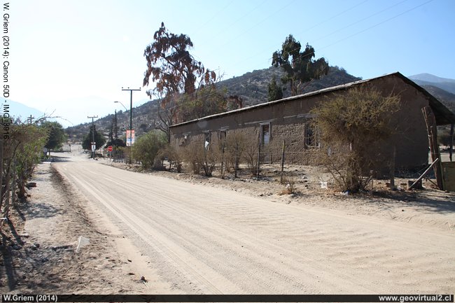 Casa y calle en Tilama, Chile